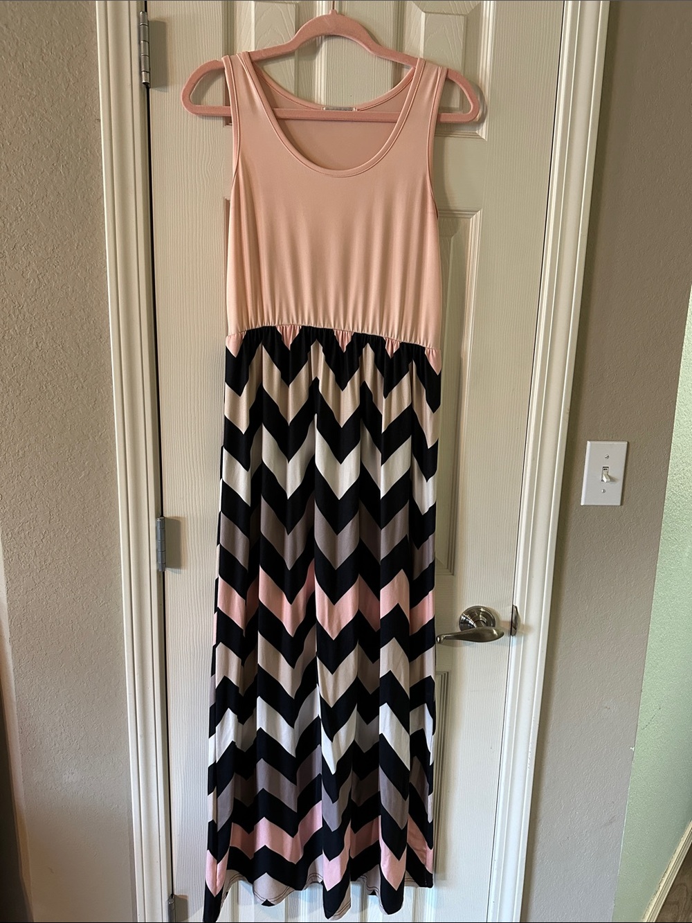Sleeveless Chevron Maxi Dress in Soft Pink and Black